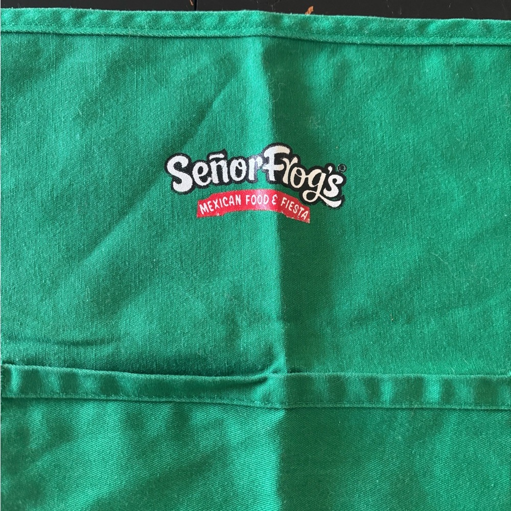 Green Server Apron – Señor Frog’s Las Vegas (Closed Location)